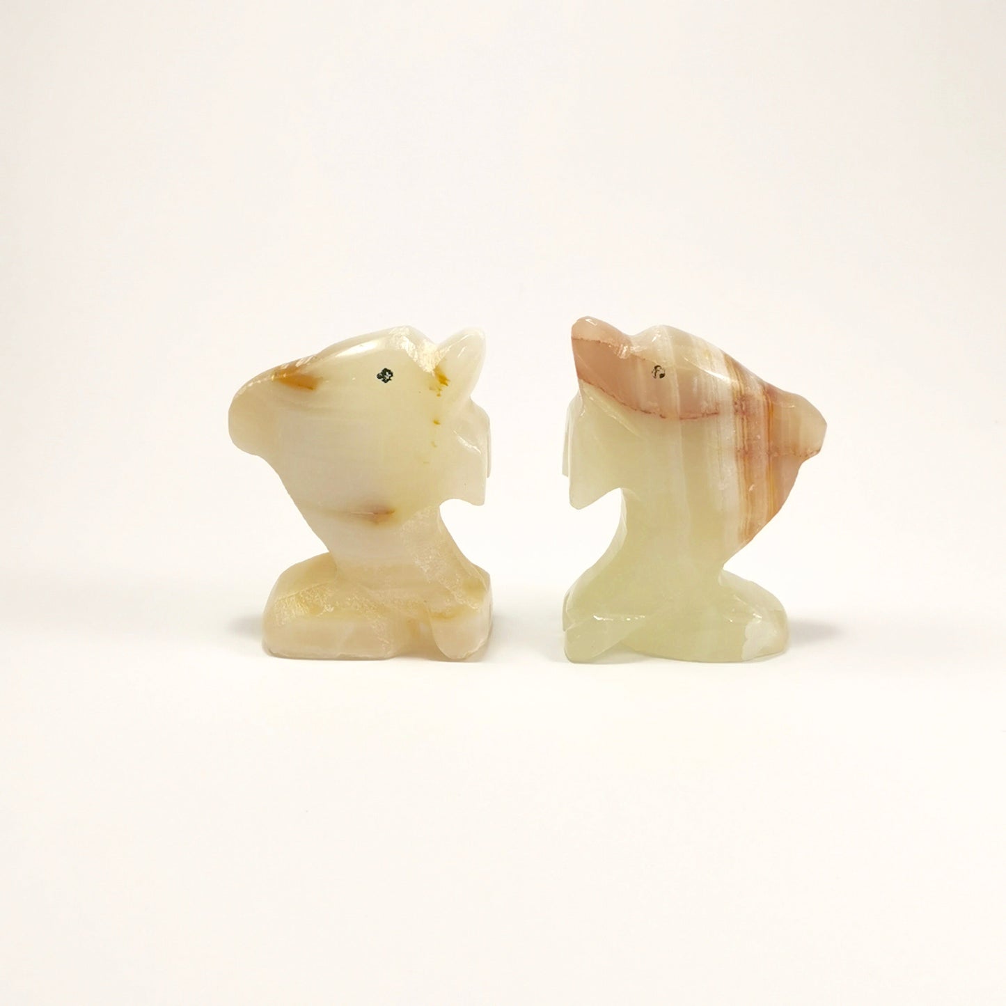 Dolphin (onyx) - small