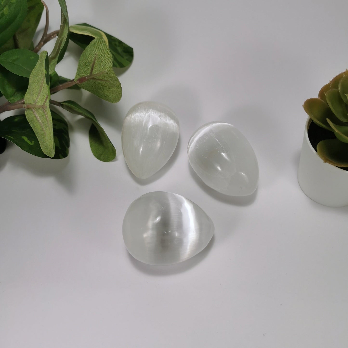 Selenite white eggs