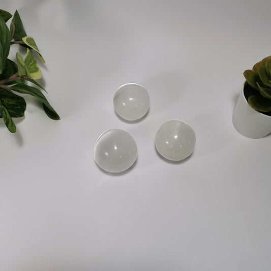 Selenite white spheres 5-6 cm