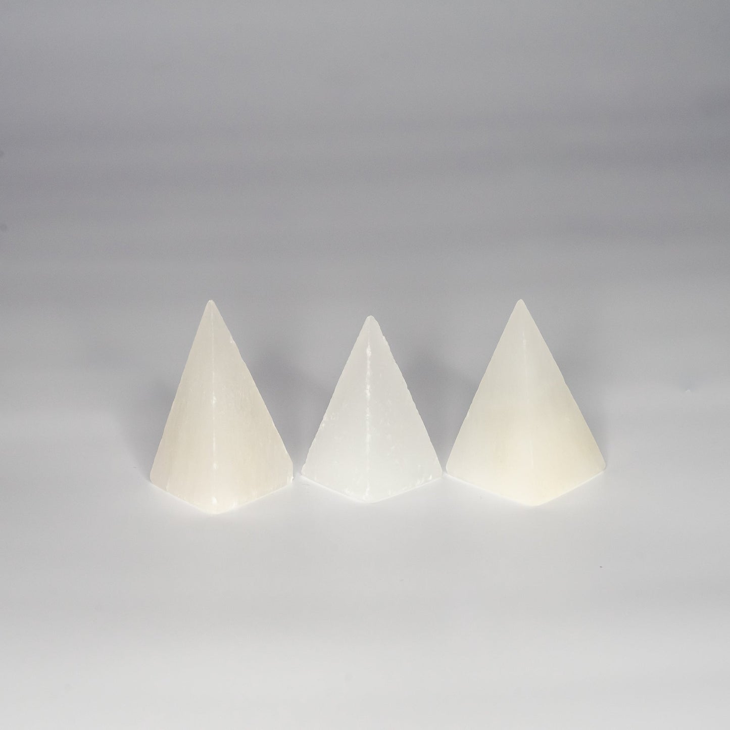 Selenite pyramid 5 cm