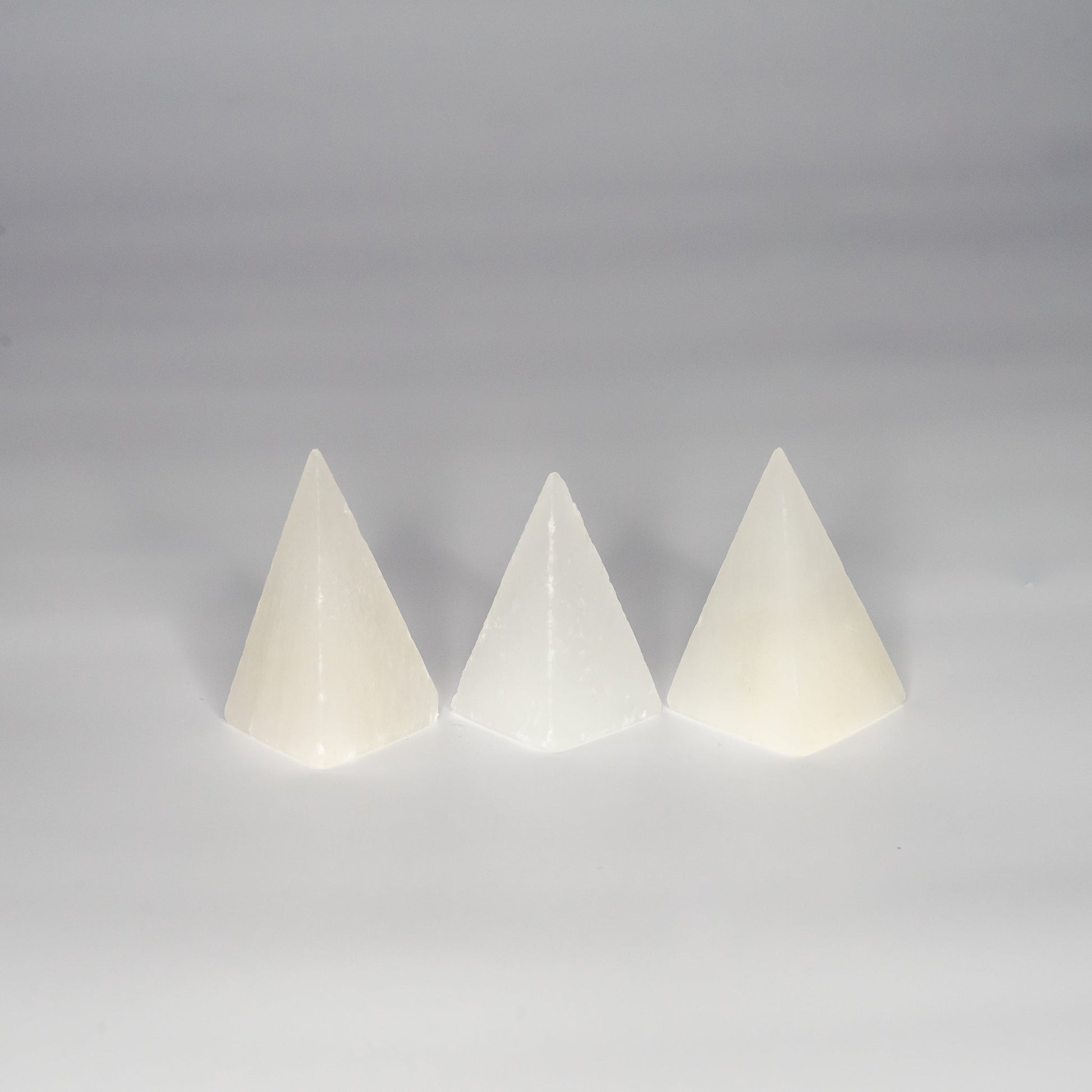 Selenite pyramid 5 cm